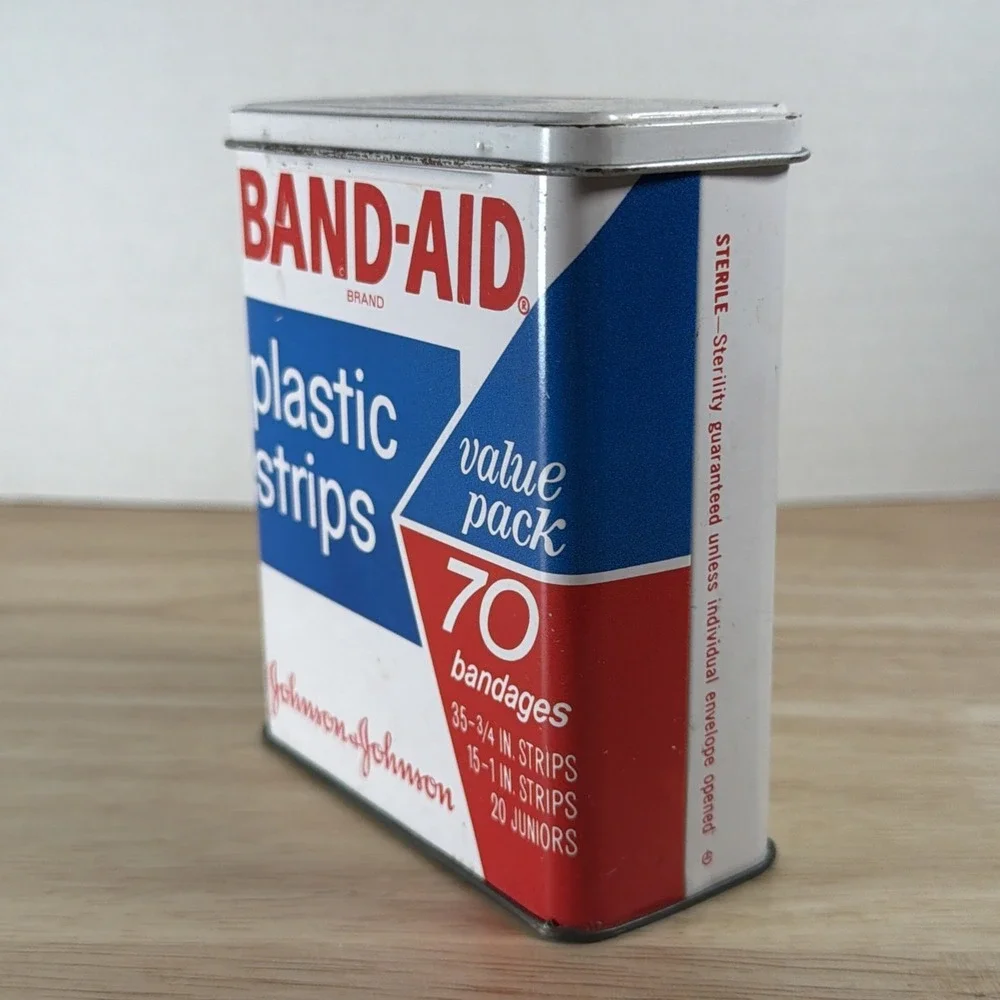 Vtg 1970s BAND AID Tin Value Pack 70 bandages Johnson & Johnson EMPTY Set Prop